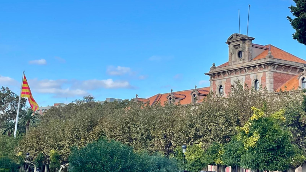 Impulso Ciudadano logra que la Justicia obligue al Parlament a exhibir de forma permanente la bandera de España